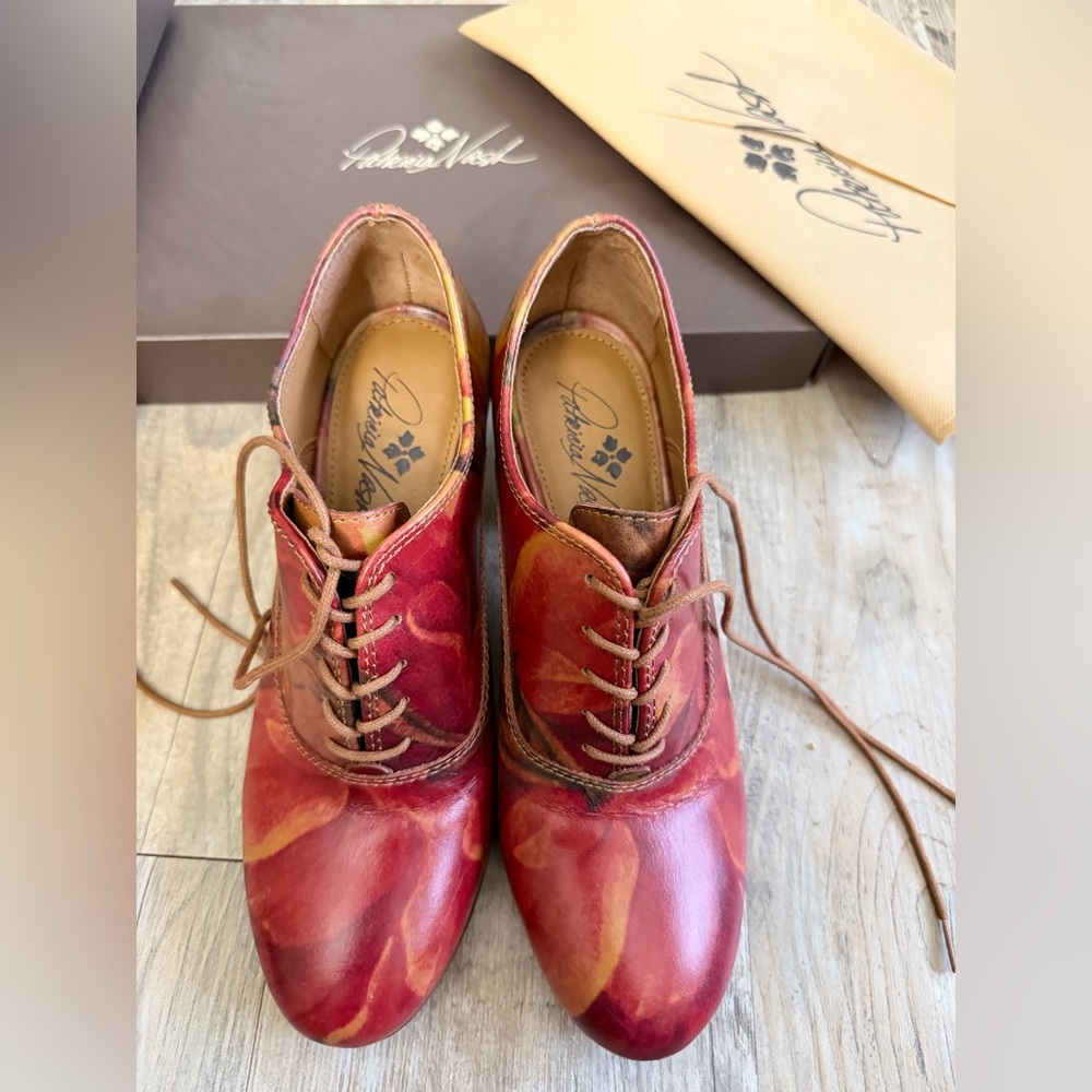 Patricia Nash Red and Brown Leather Lace-Up Shoes